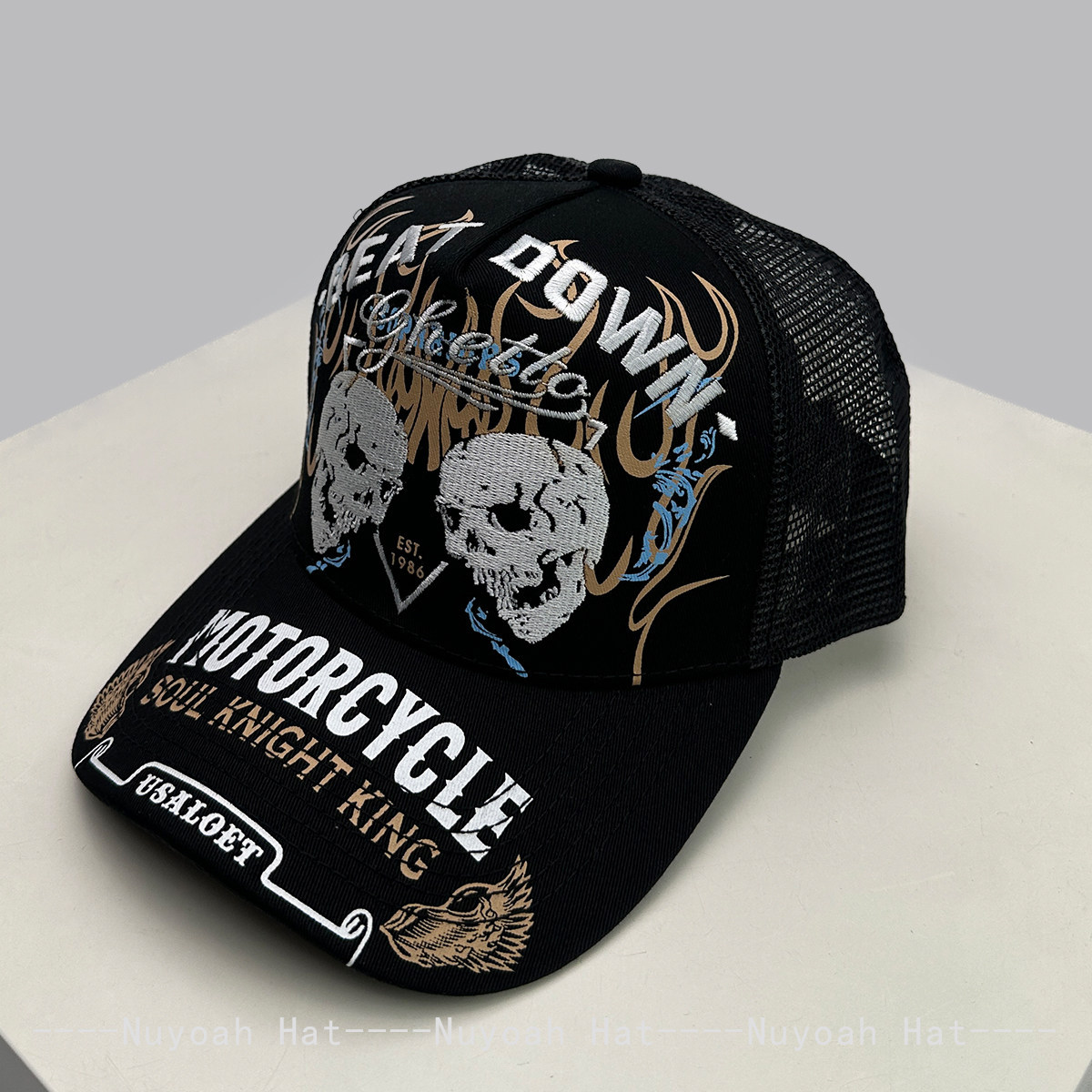 Trucker Hat Cap - หมวกแก๊ปปักลายเปลวไฟรูปหัวกะโหลก ทรงฮาร์ดท็อป สไตล์ทรัคเกอร์ สำหรับฤดูใบไม้ผลิและฤดูร้อน ดีไซน์ใหม่ สีเข้ม