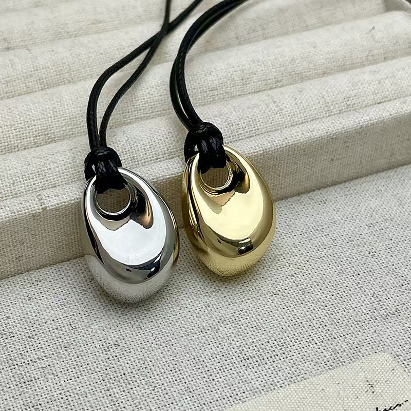สร้อยคอจี้รูปถั่วสีเงินพร้อมเช - Mens Fashion Trends 2026 บทวิจารณ์และราคา